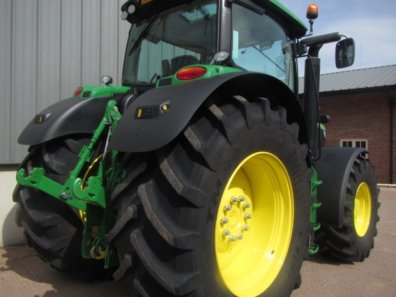 John Deere 6210R