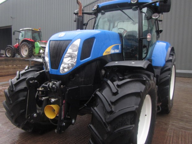 New Holland T7040