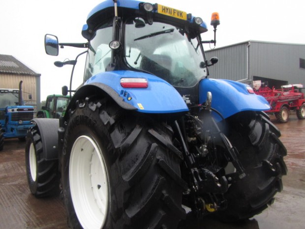 New Holland T7040
