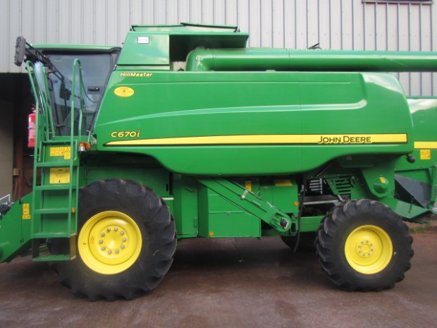 John Deere 670i Hill master