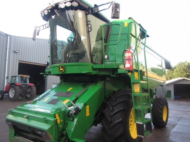 John Deere 670i Hill master