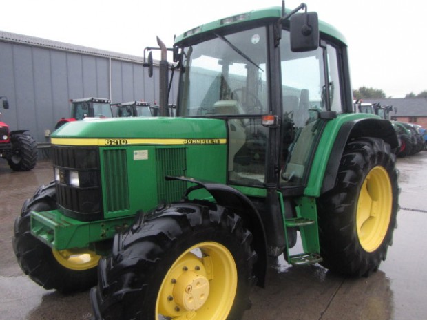 John Deere 6210