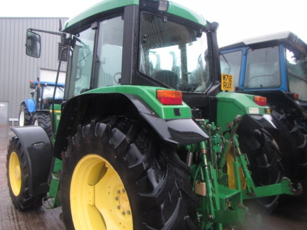 John Deere 6210