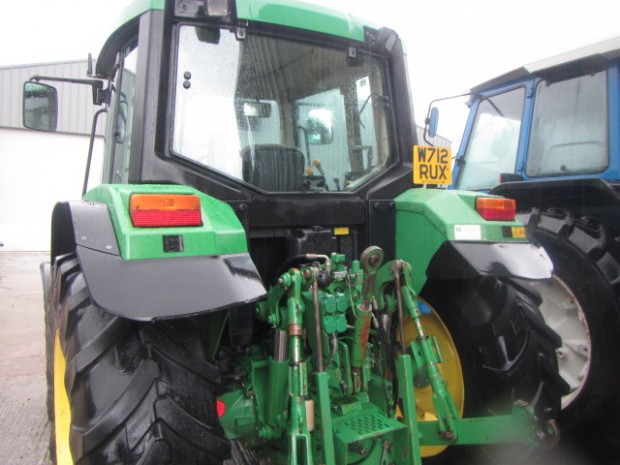John Deere 6210