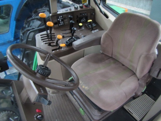 John Deere 6210