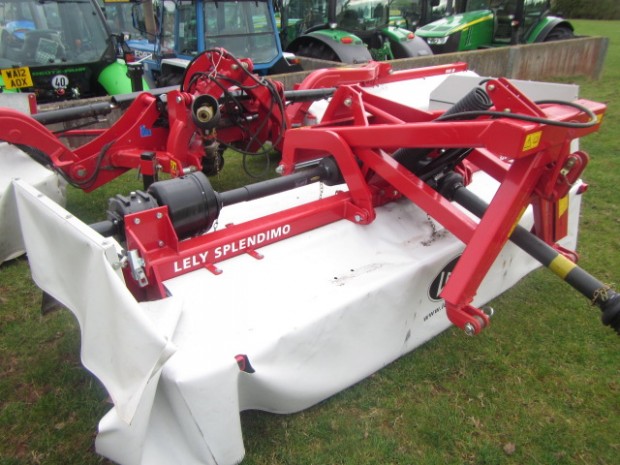 Lely Splendimo 900M rear and 320 front mower
