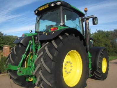 John Deere 6210R