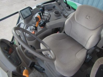 John Deere 6210R