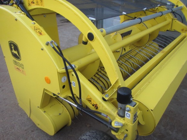 John Deere 630C grass header