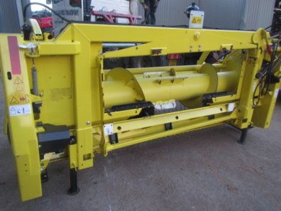John Deere 630C grass header