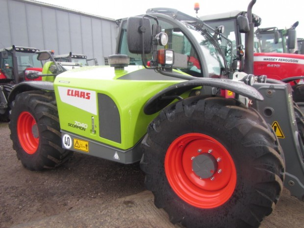 Claas Scorpion 7040 VP