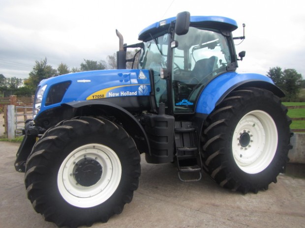 New Holland T7050
