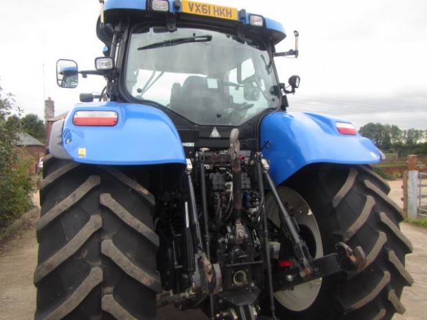 New Holland T7050