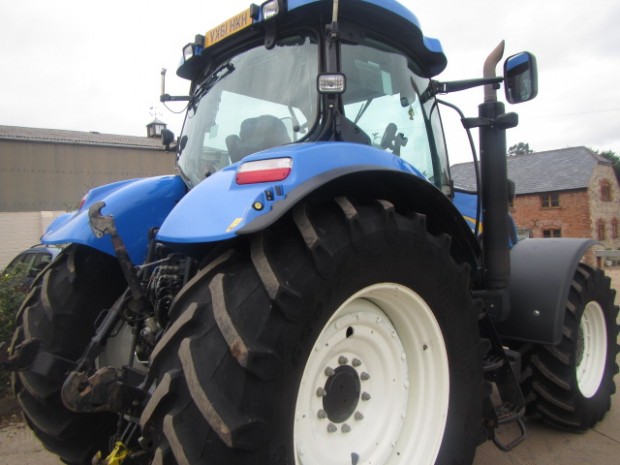 New Holland T7050