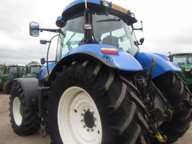 New Holland T7050