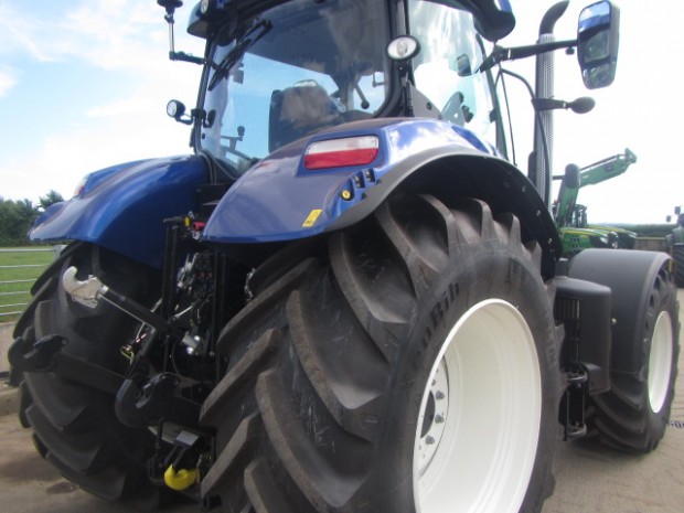 New Holland T7.210