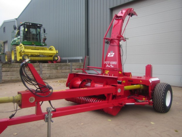 JF FCT 1050 Pro Tec trailed forager