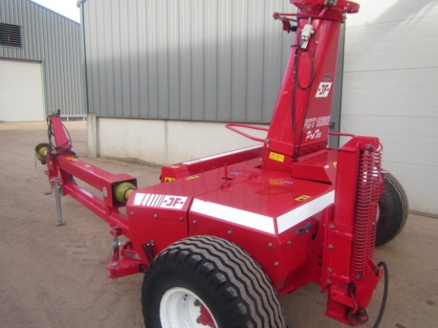JF FCT 1050 Pro Tec trailed forager