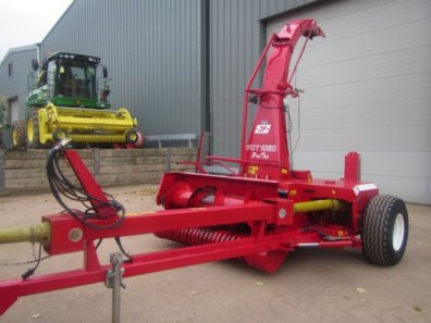 JF FCT 1050 Pro Tec trailed forager