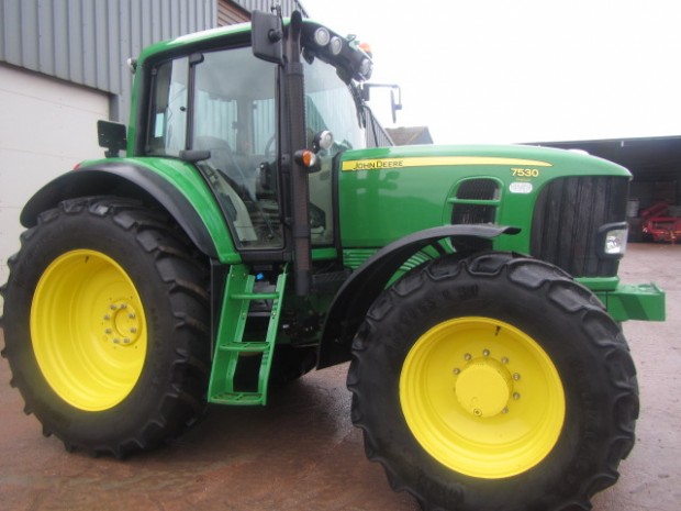 John Deere 7530