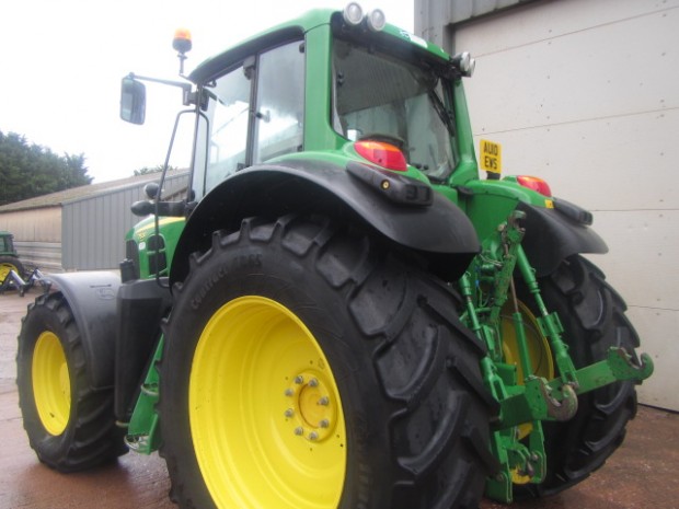 John Deere 7530