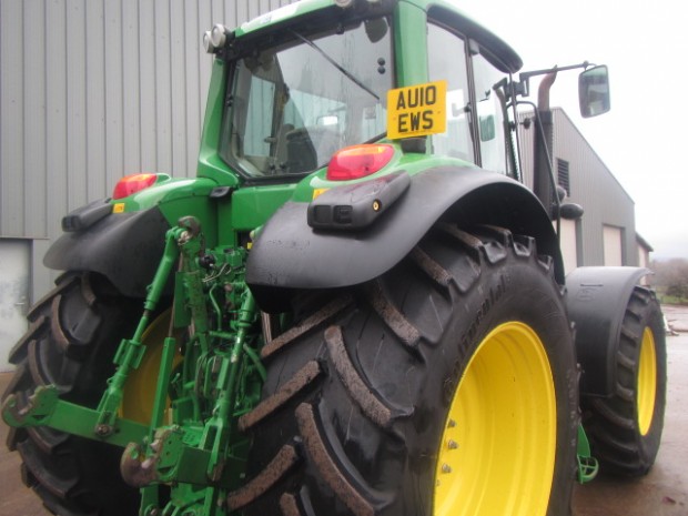 John Deere 7530
