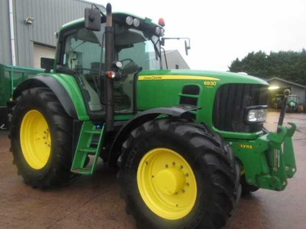 John Deere 6930