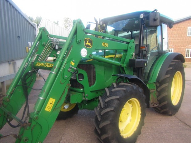 John Deere 5820