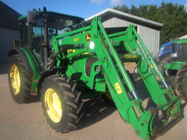 John Deere 5820