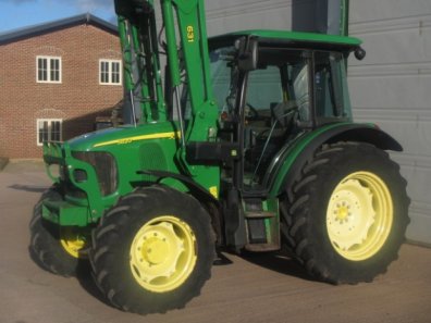 John Deere 5820