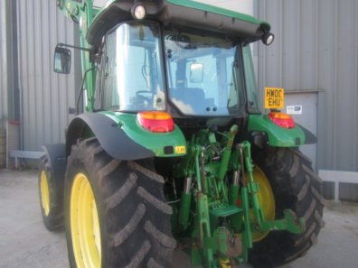 John Deere 5820