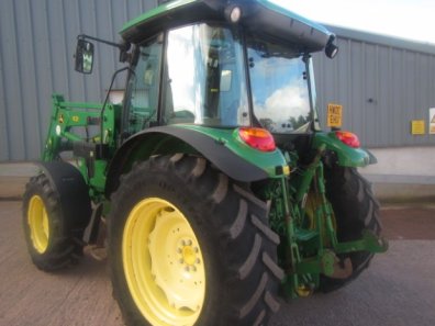 John Deere 5820