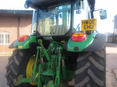 John Deere 5820