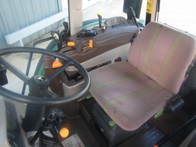 John Deere 5820