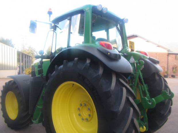 John Deere 7530