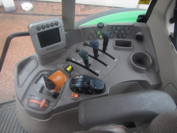 John Deere 7530