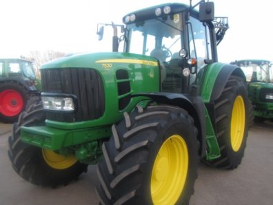John Deere 7530