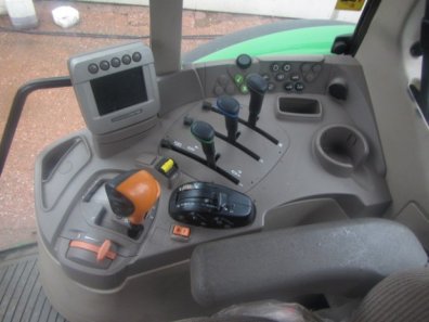 John Deere 7530