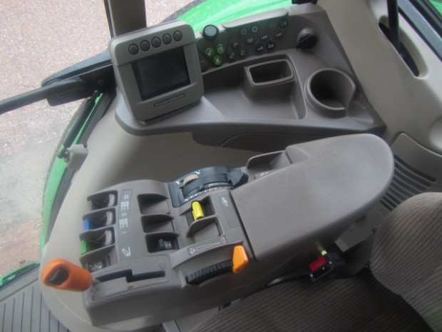 John Deere 6430