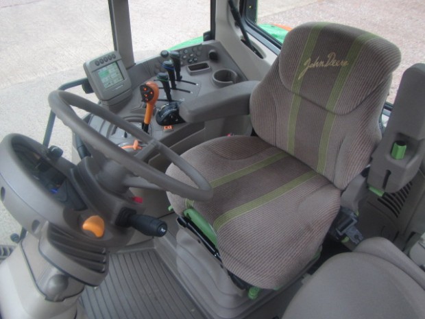 John Deere 6630