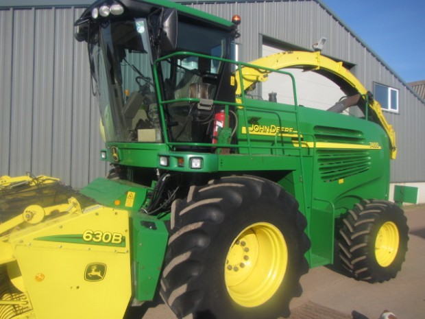 John Deere 7400