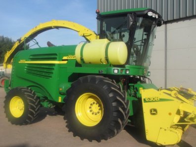 John Deere 7400