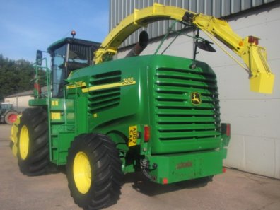 John Deere 7400