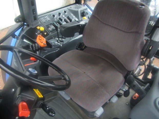 New Holland TM190
