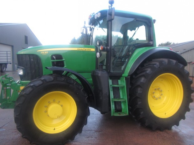 John Deere 7530