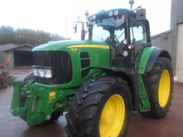 John Deere 7530