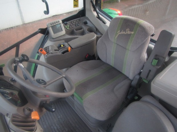 John Deere 7530