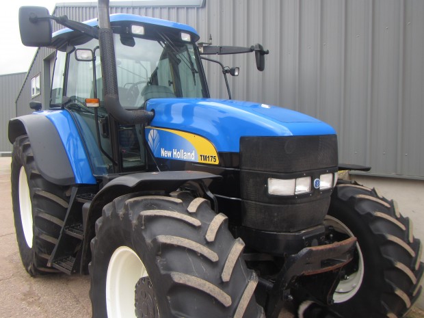 New Holland TM175