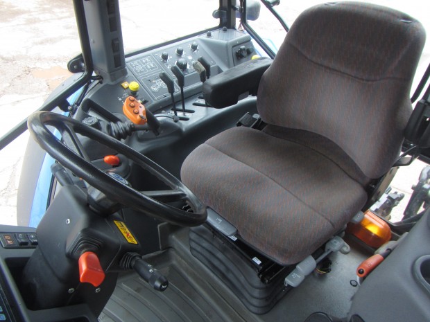 New Holland TM175