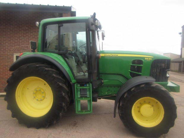 John Deere 6630